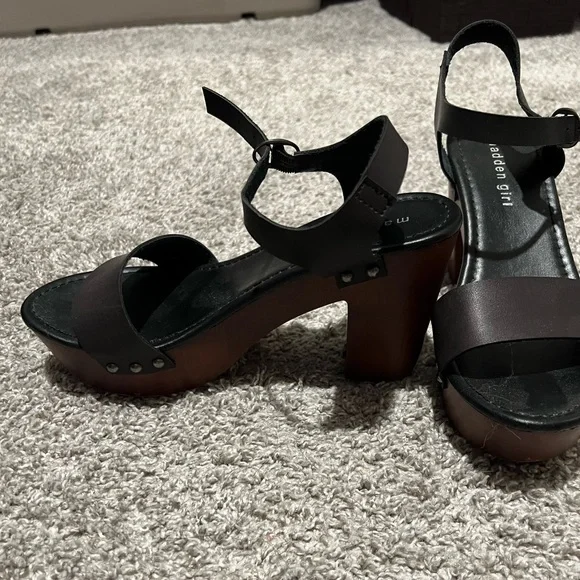 Heels - Picture 2 of 2